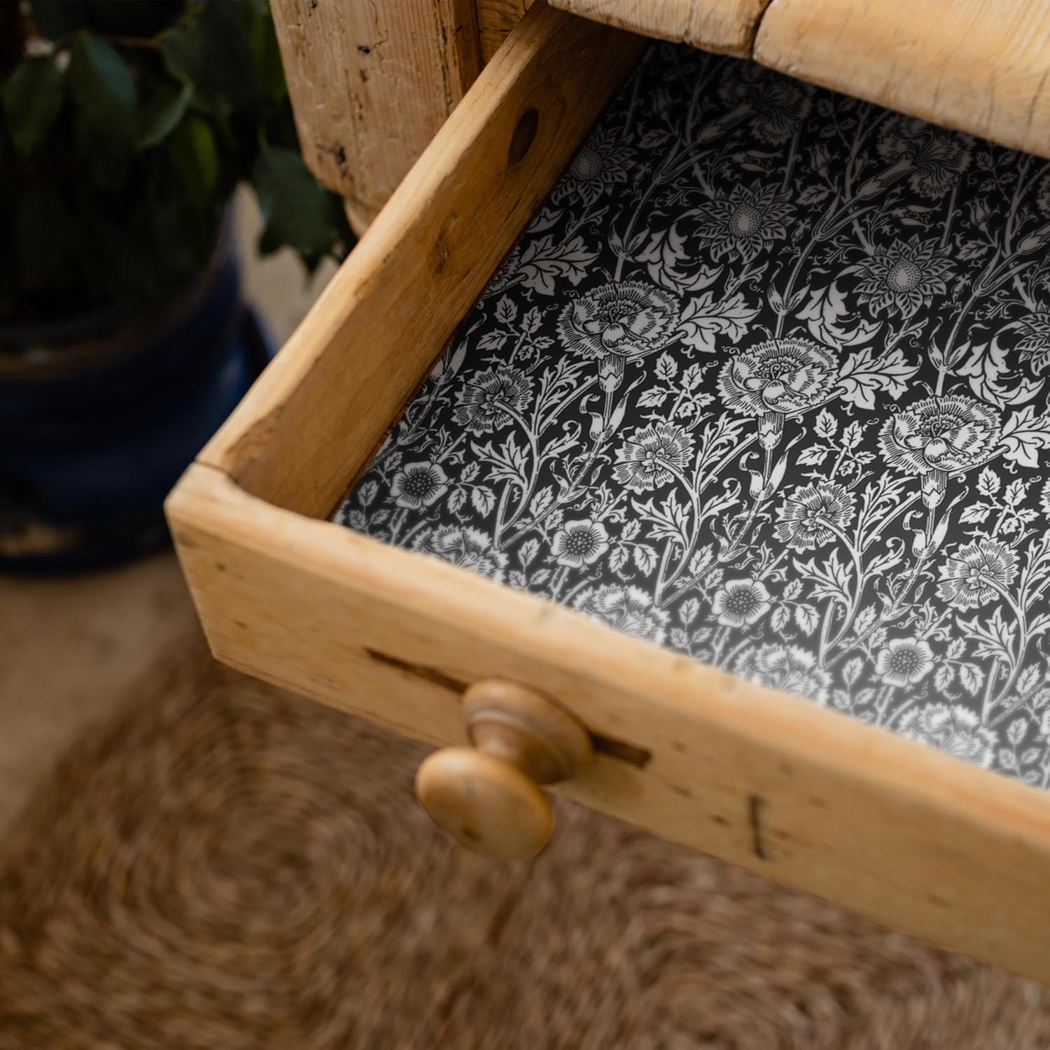 Fragrant SANDALWOOD Scented Drawer Liners in a BLACK William Morris Design